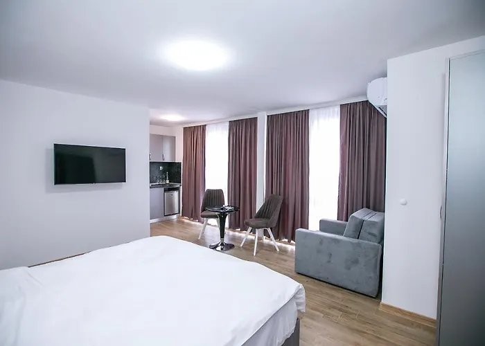 Monik Сандански